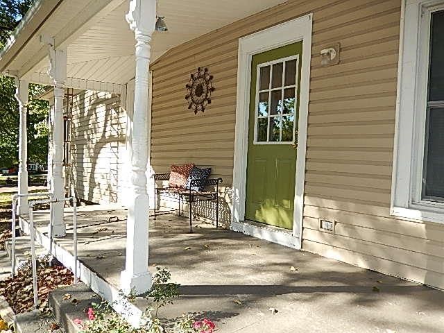 907 N Oak Street — photo 2