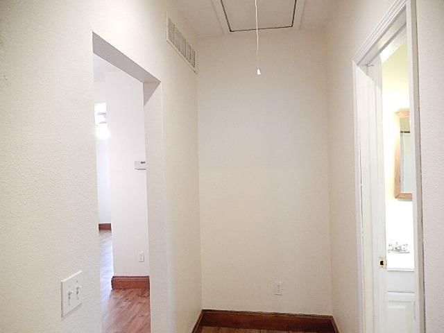 907 N Oak Street — photo 27