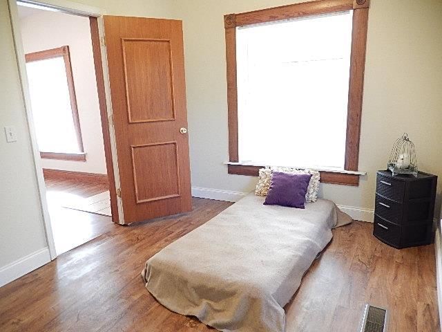 907 N Oak Street — photo 30