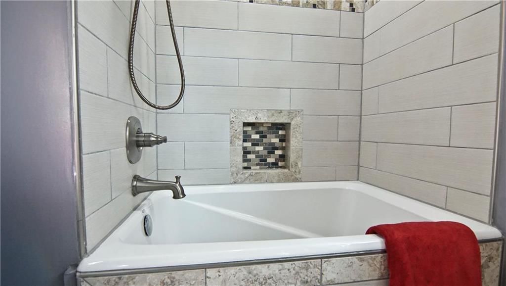 11823 Beacon Avenue — photo 17