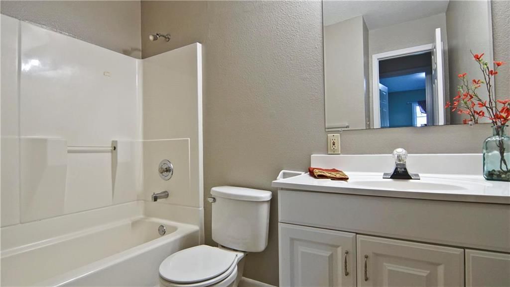 11823 Beacon Avenue — photo 21