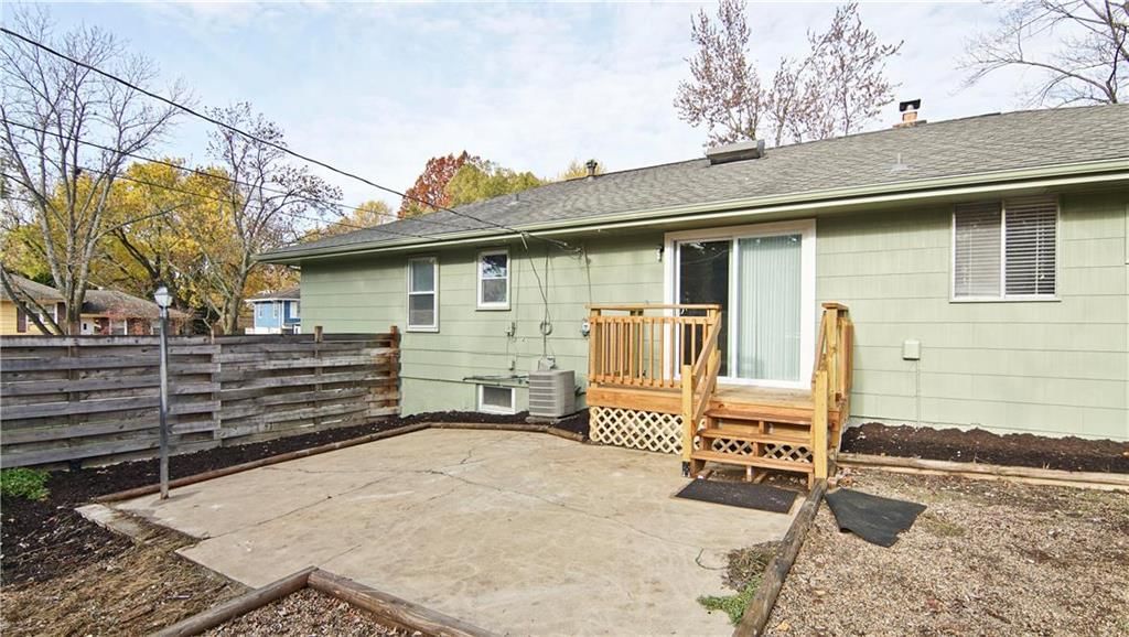 11823 Beacon Avenue — photo 31