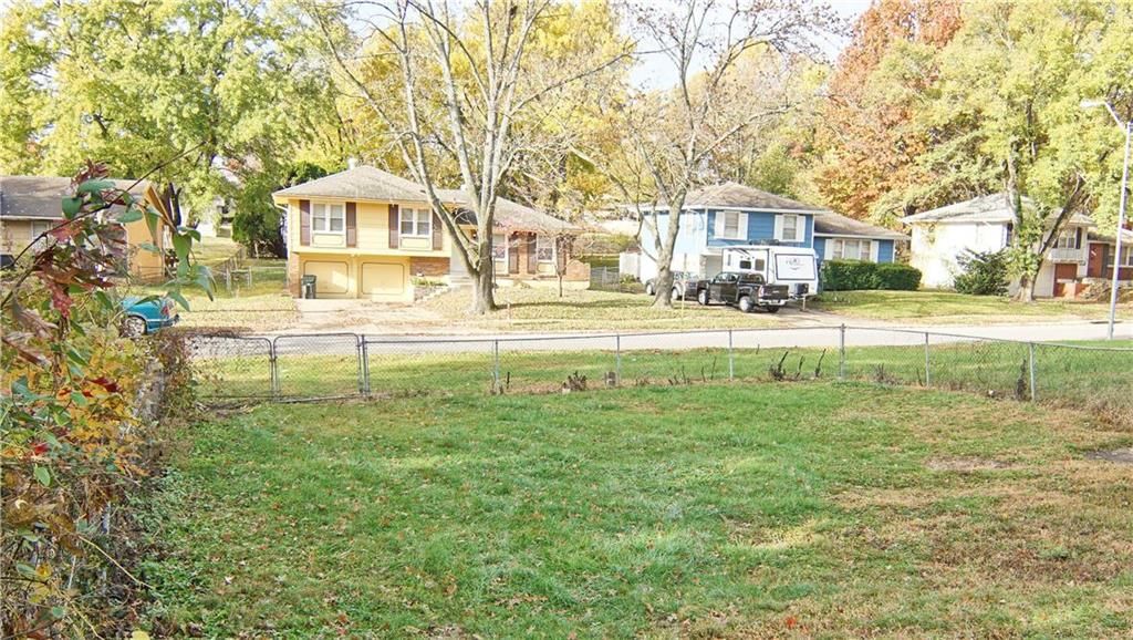11823 Beacon Avenue — photo 33