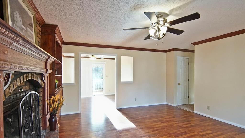 11823 Beacon Avenue — photo 5
