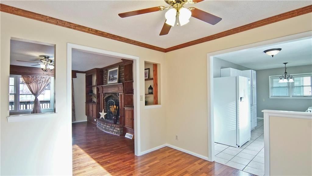 11823 Beacon Avenue — photo 7