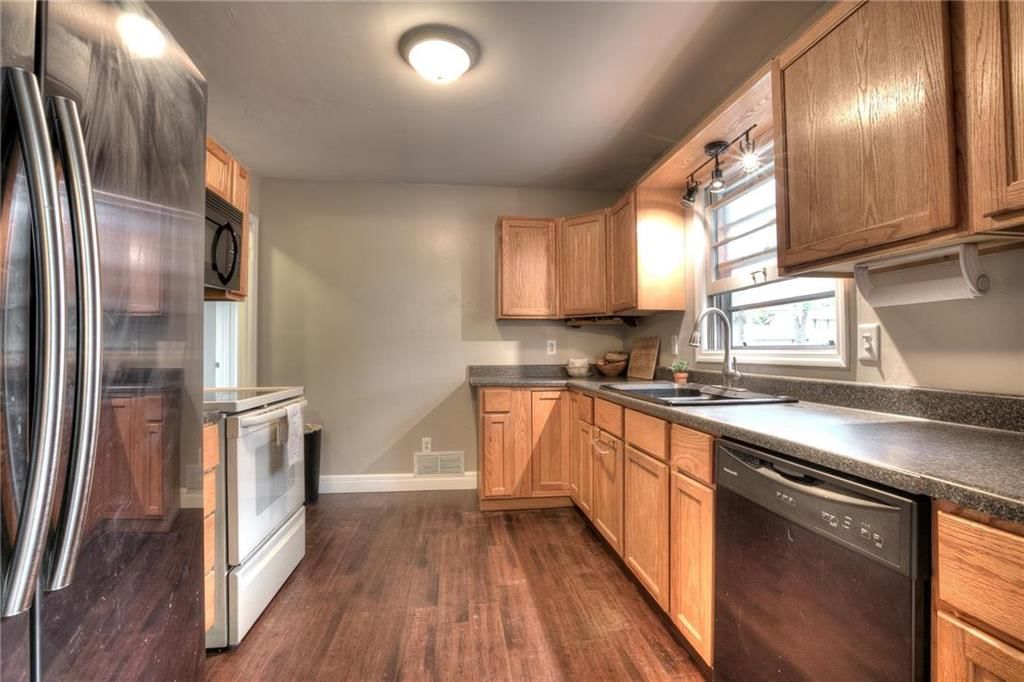 3737 N Cypress Avenue — photo 10