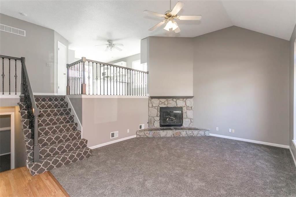 987 E New London Drive — photo 2