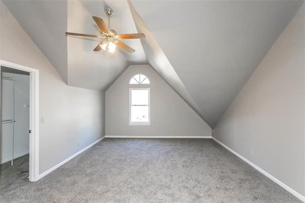987 E New London Drive — photo 8
