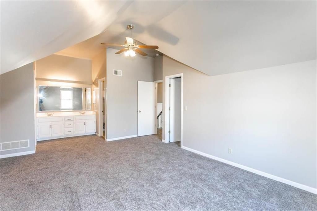 987 E New London Drive — photo 9