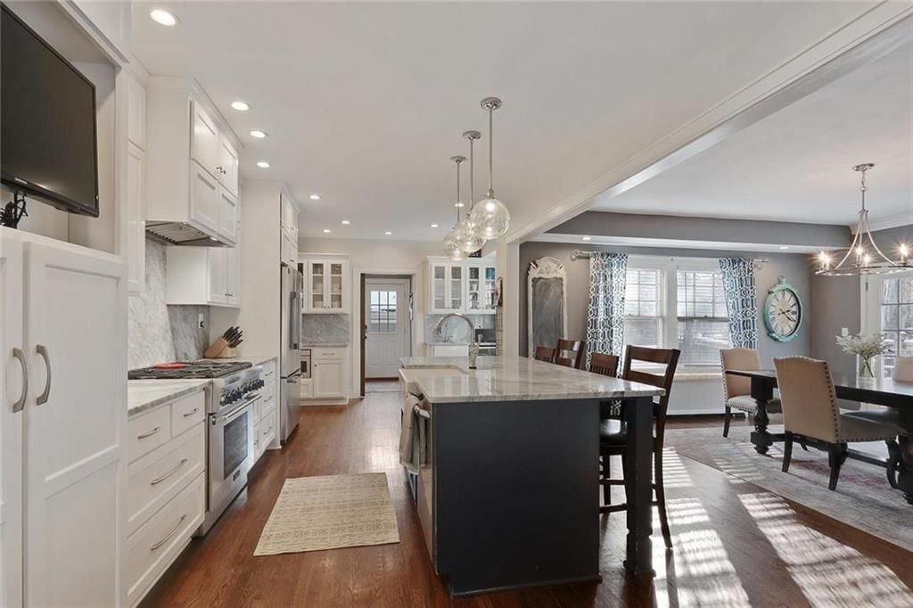 649 Huntington Road — photo 9