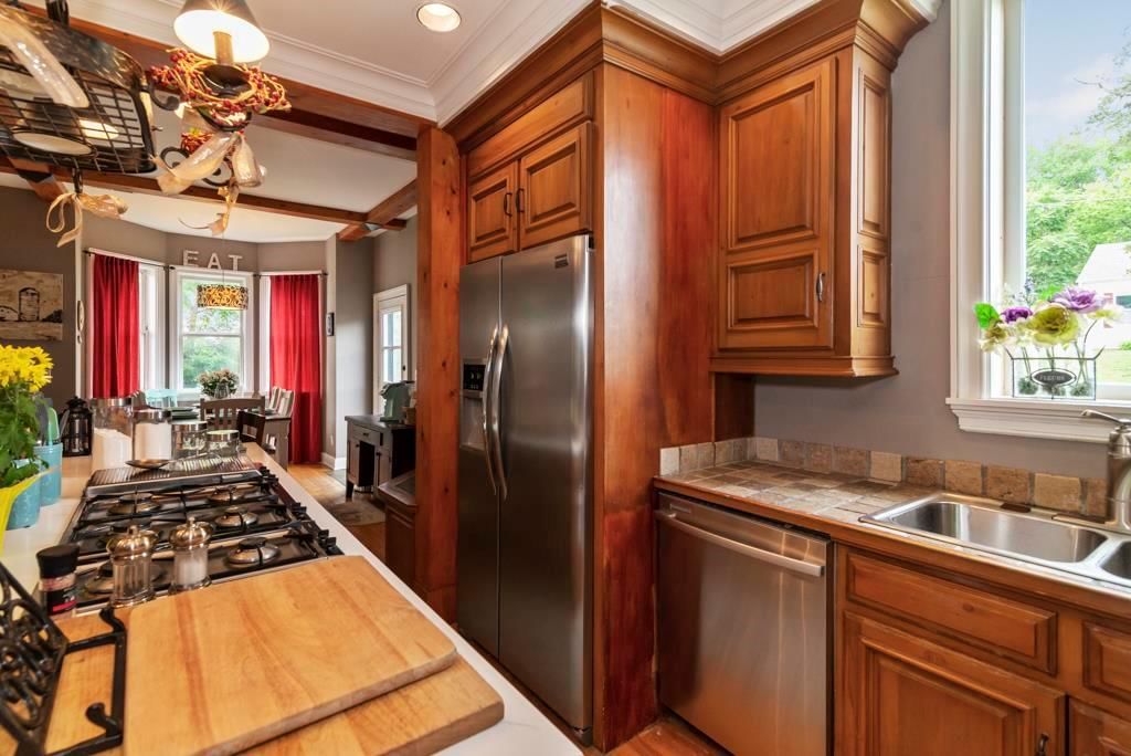 432 Allcutt Avenue — photo 12