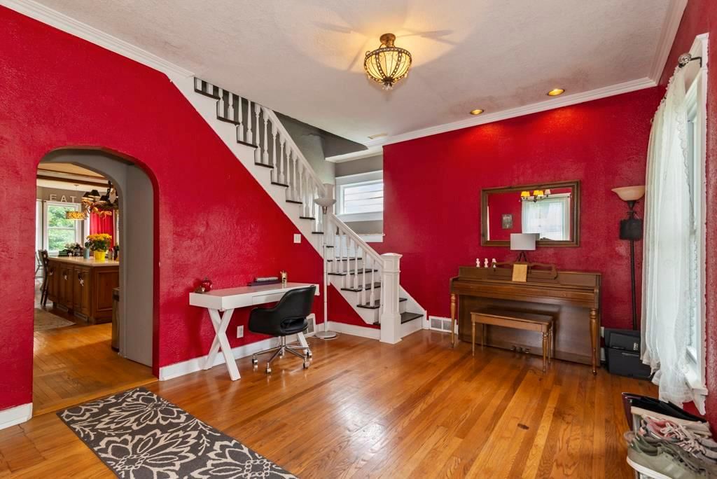 432 Allcutt Avenue — photo 7