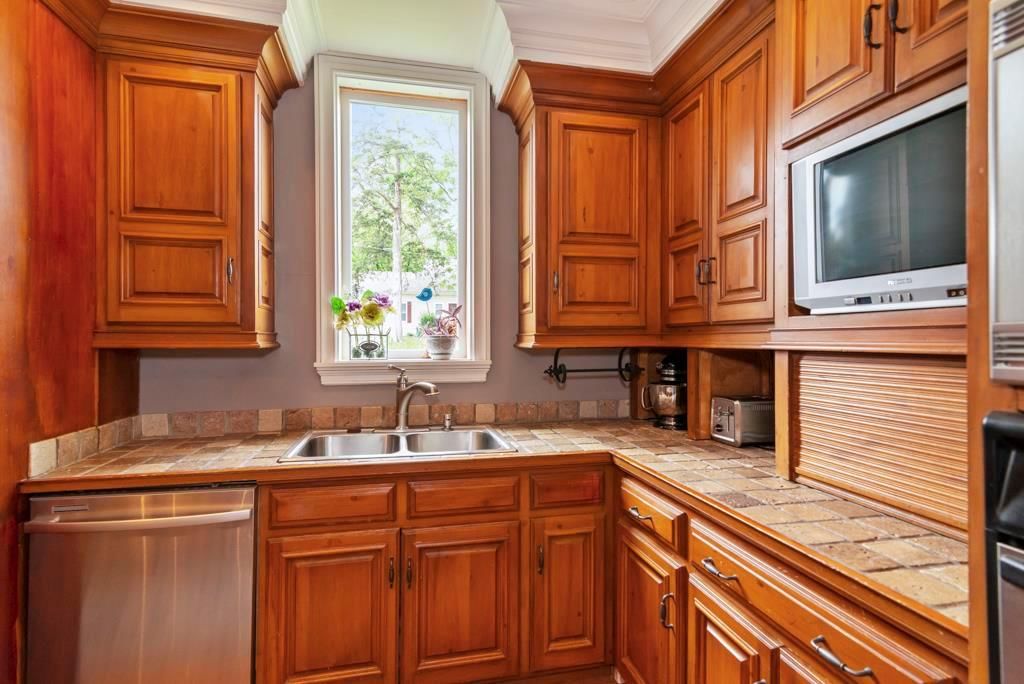 432 Allcutt Avenue — photo 10