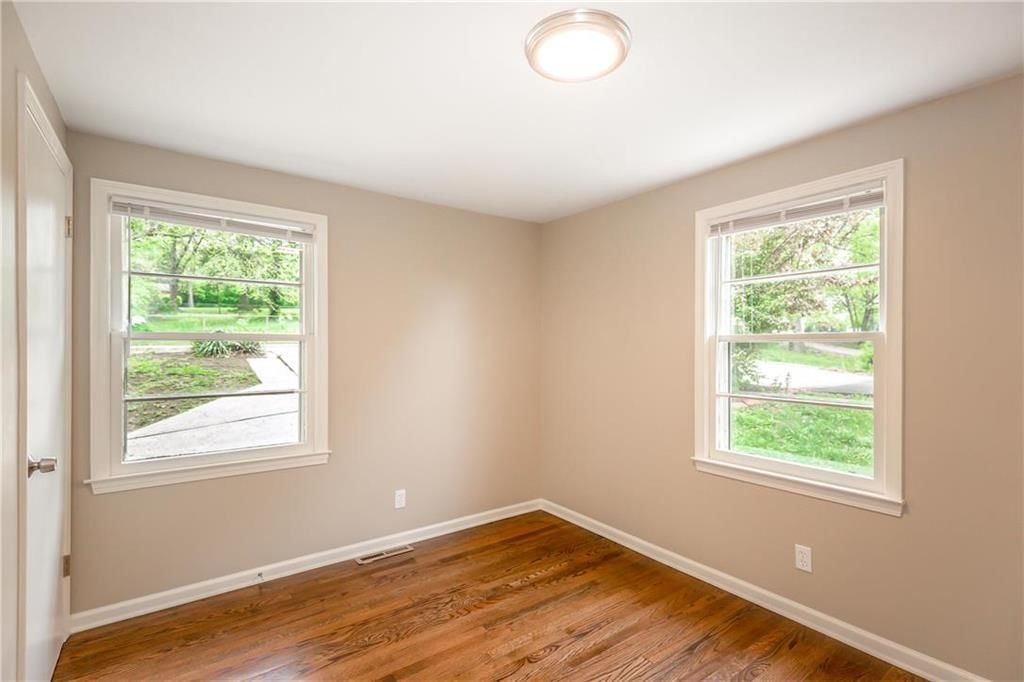 9208 Oak Street — photo 11