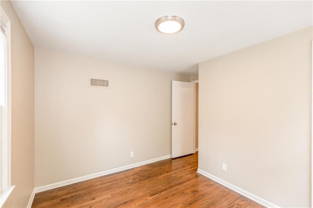 9208 Oak Street — photo 12