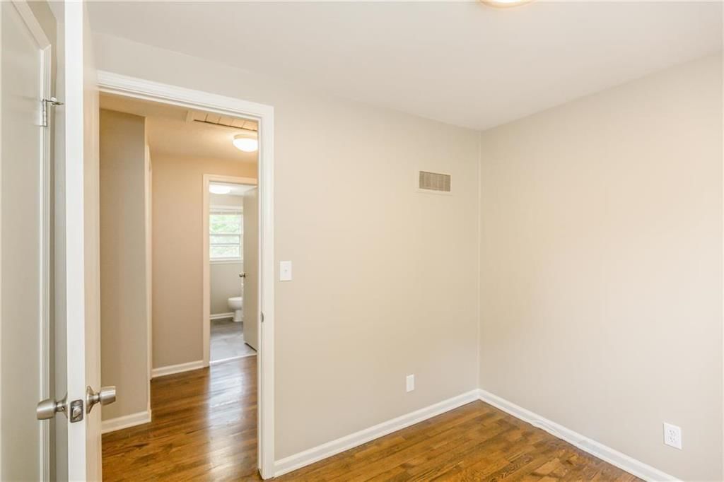 9208 Oak Street — photo 14