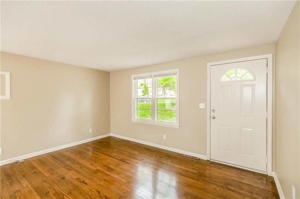 9208 Oak Street — photo 5