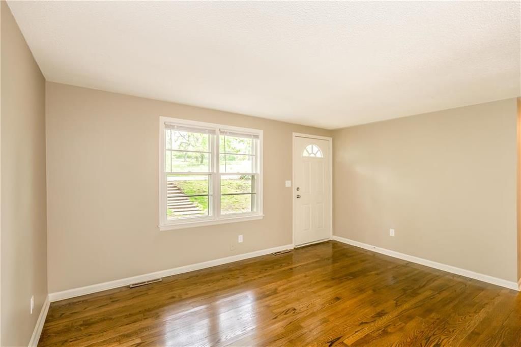 9208 Oak Street — photo 6