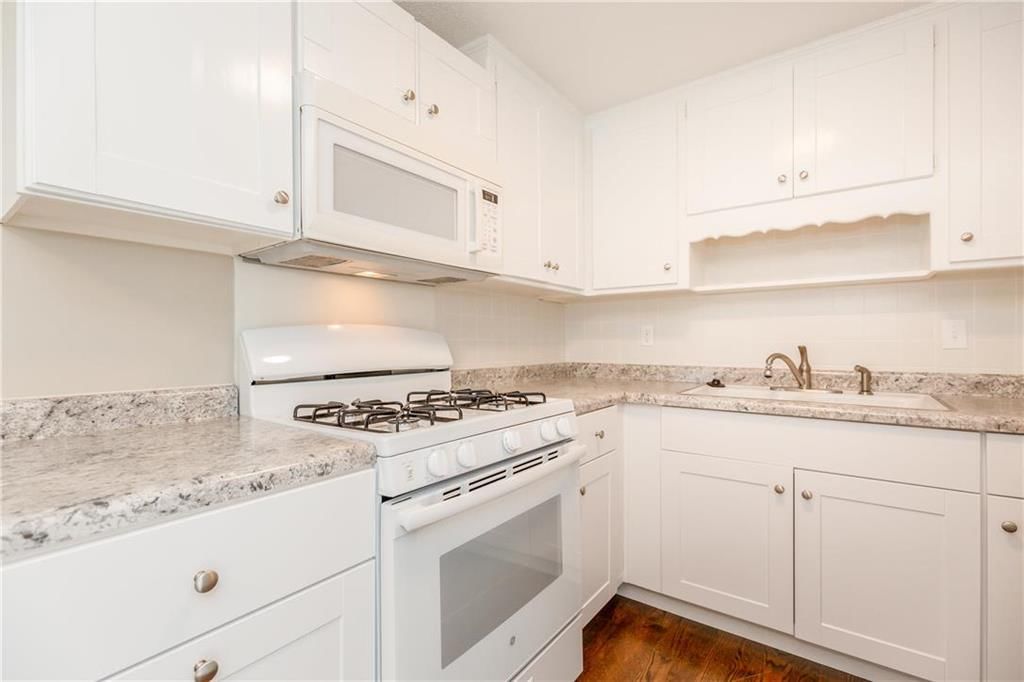 9208 Oak Street — photo 8