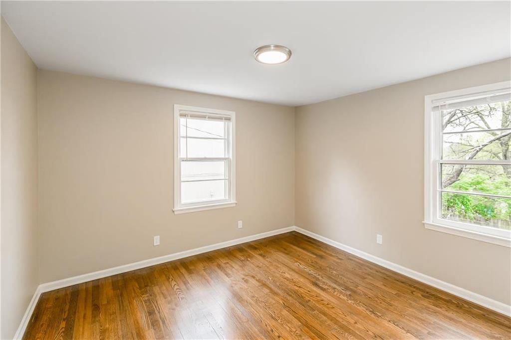 9208 Oak Street — photo 9