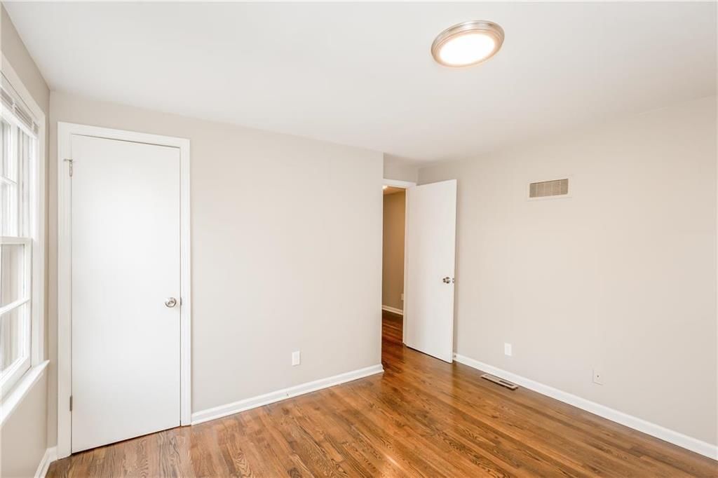 9208 Oak Street — photo 10