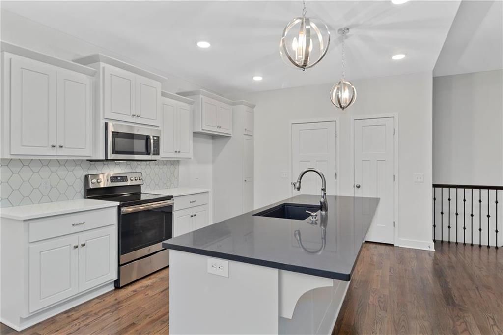 10009 N Oakland Avenue — photo 6