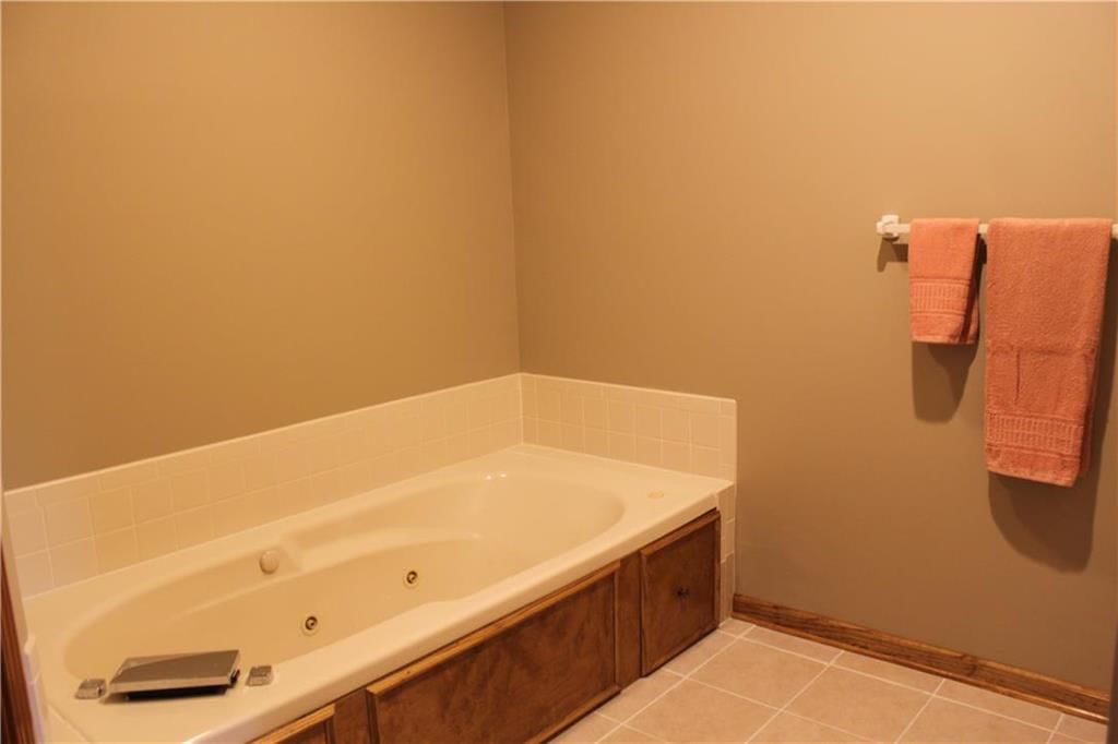 2111 NE Waterfield Drive — photo 38