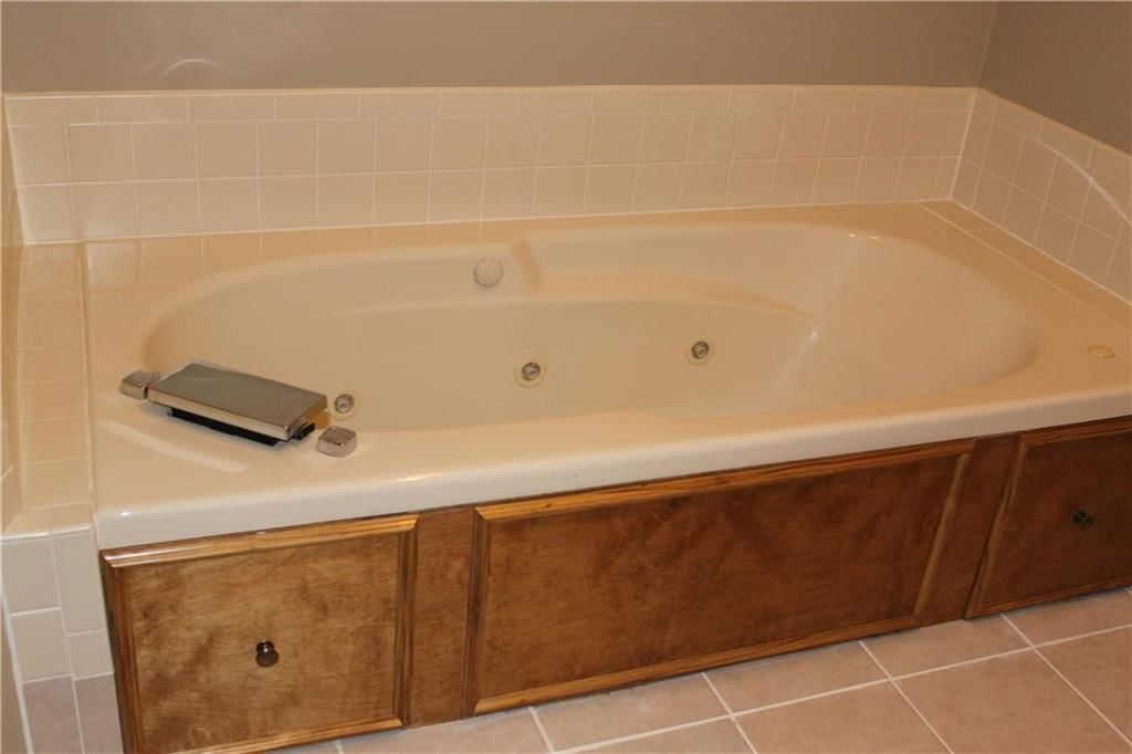 2111 NE Waterfield Drive — photo 39