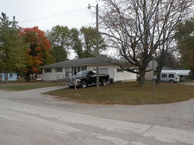 1005 E Park St — photo 2