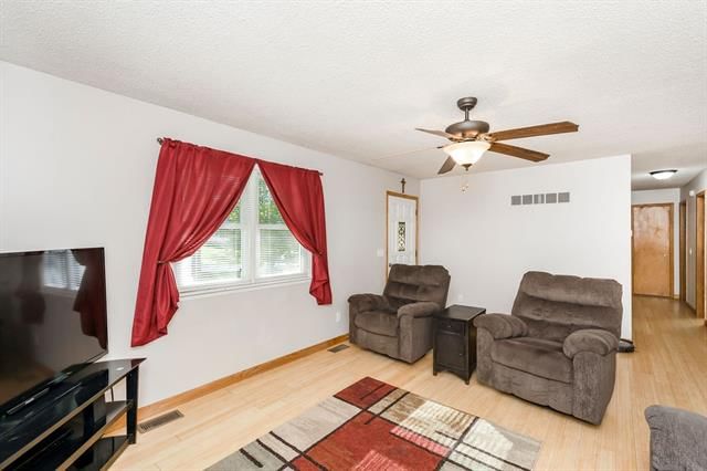 509 S Summit Street — photo 3