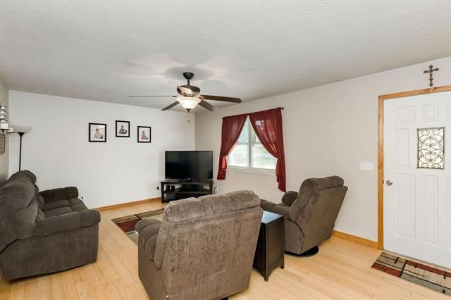 509 S Summit Street — photo 5