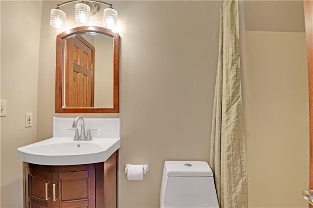 1221 NE Edgehill Street — photo 47