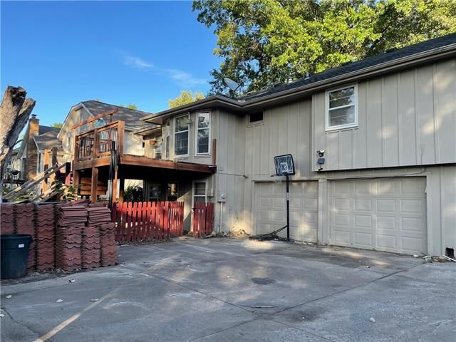 1002 Bristol Way — photo 3