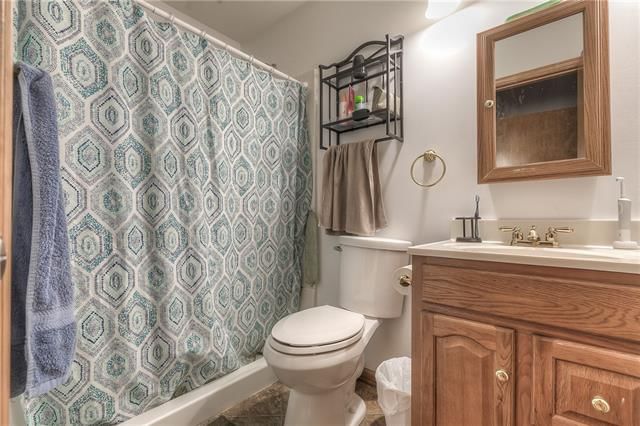 3020 E 75th Street — photo 13