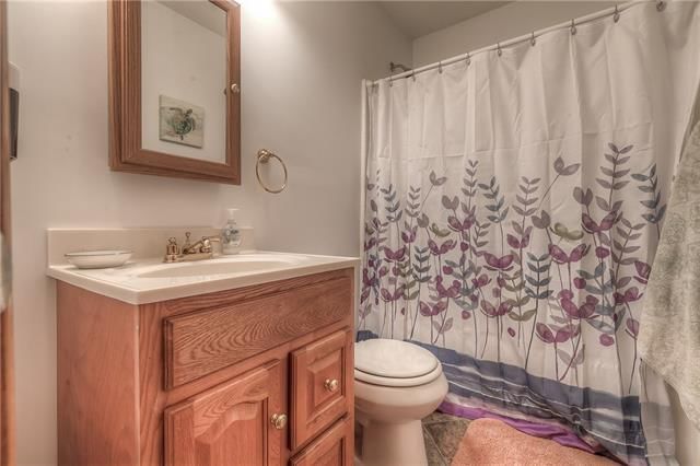 3020 E 75th Street — photo 15