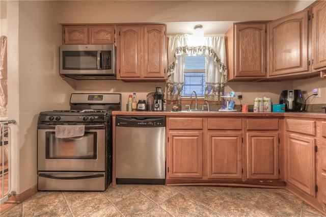 3020 E 75th Street — photo 7