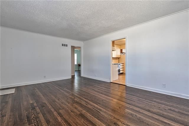 601 W 86th Street — photo 5