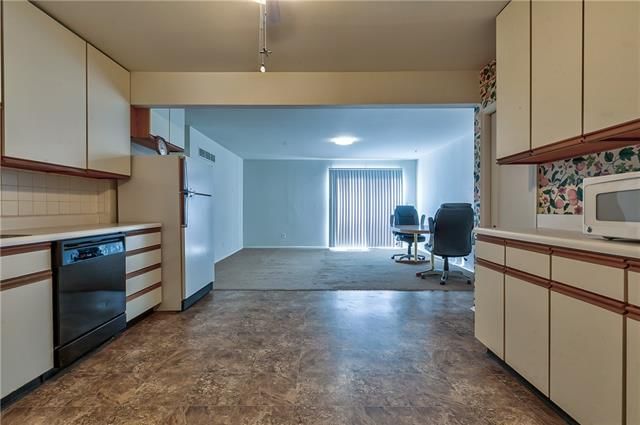 601 W 86th Street — photo 7