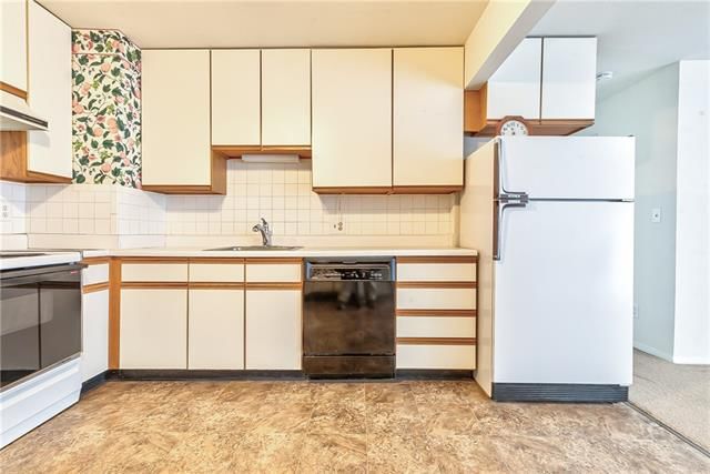 601 W 86th Street — photo 8