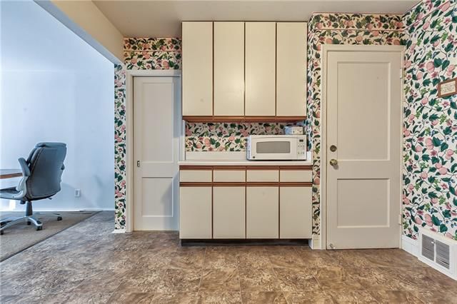 601 W 86th Street — photo 9