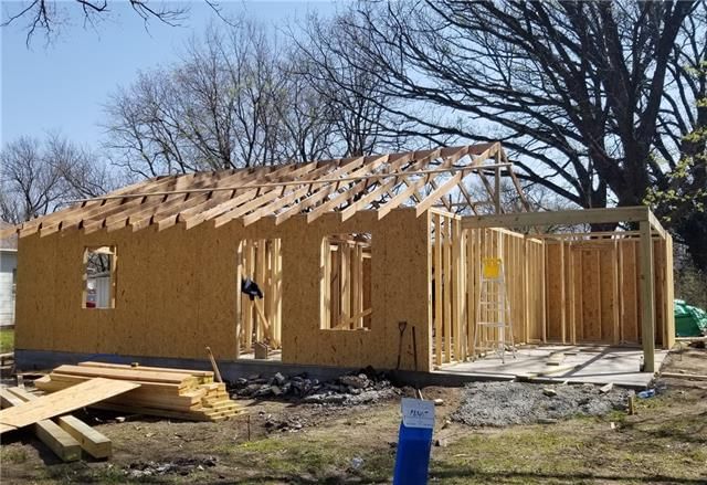 820 N Elm Street — photo 7