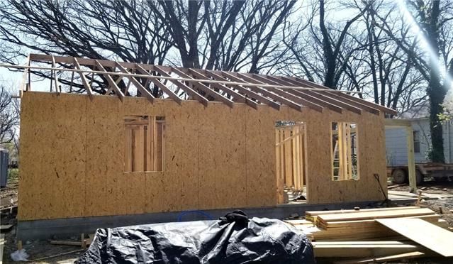 820 N Elm Street — photo 8
