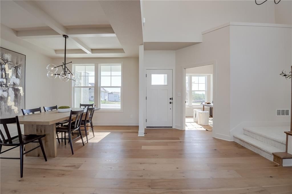 15906 W 163rd Terrace — photo 5