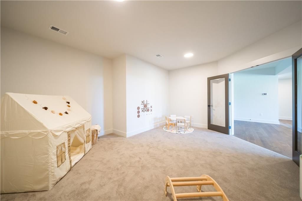 8540 N Booth Avenue — photo 44