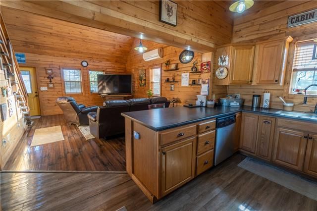 9581 NW Louise Drive — photo 15
