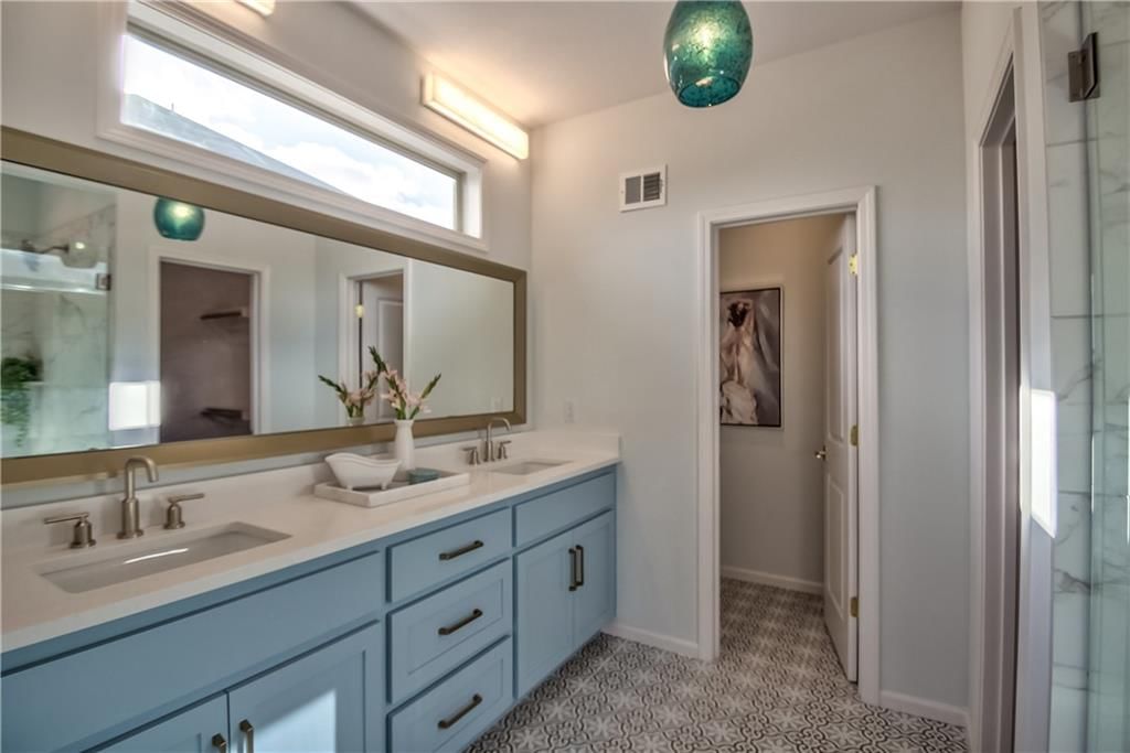 18725 Theden Street — photo 12
