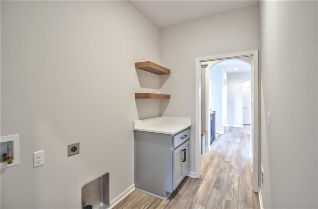 18725 Theden Street — photo 14