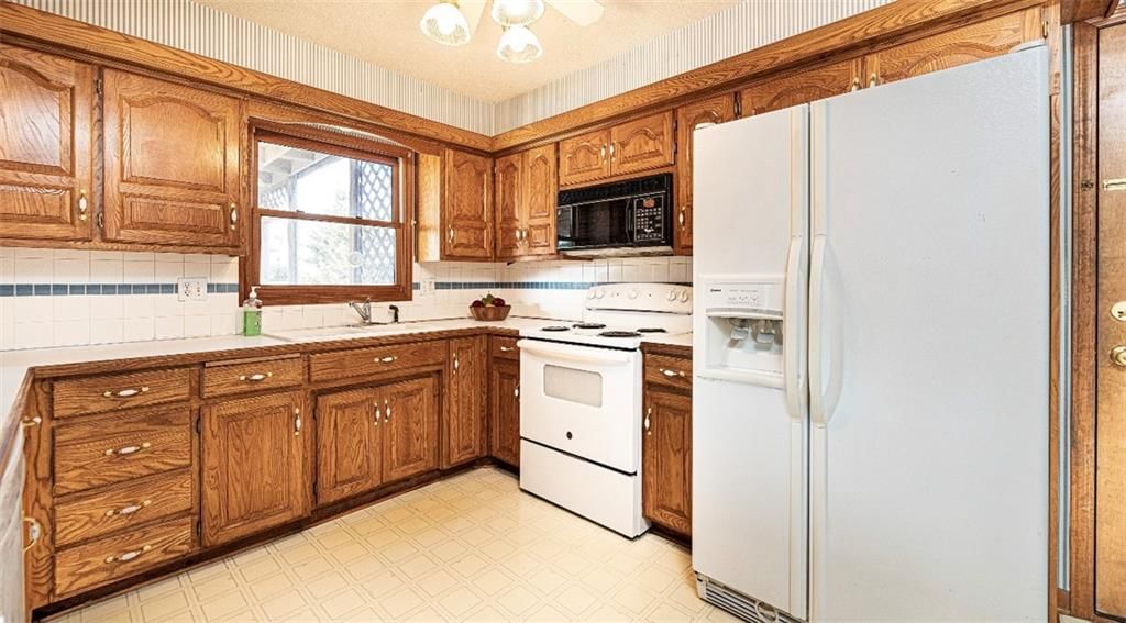 12814 Cambridge Avenue — photo 10