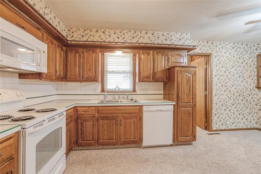 15804 E 38th South Street — photo 32