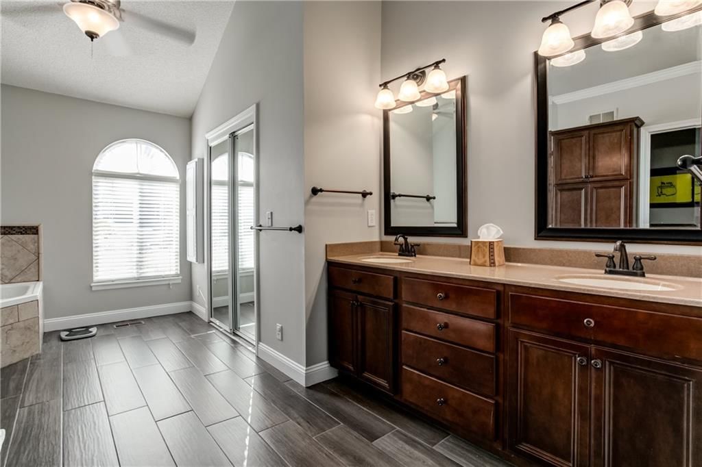 1674 N Hunter Drive — photo 16